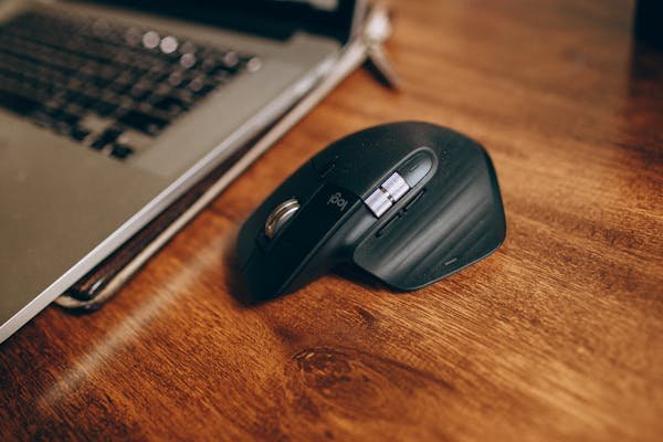 Souris ergonomique sans fil : confort et posture optimisés